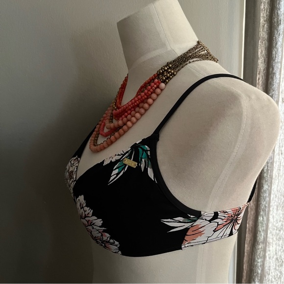 ROXY woman’s bikini top - Size MEDIUM - Picture 7 of 7
